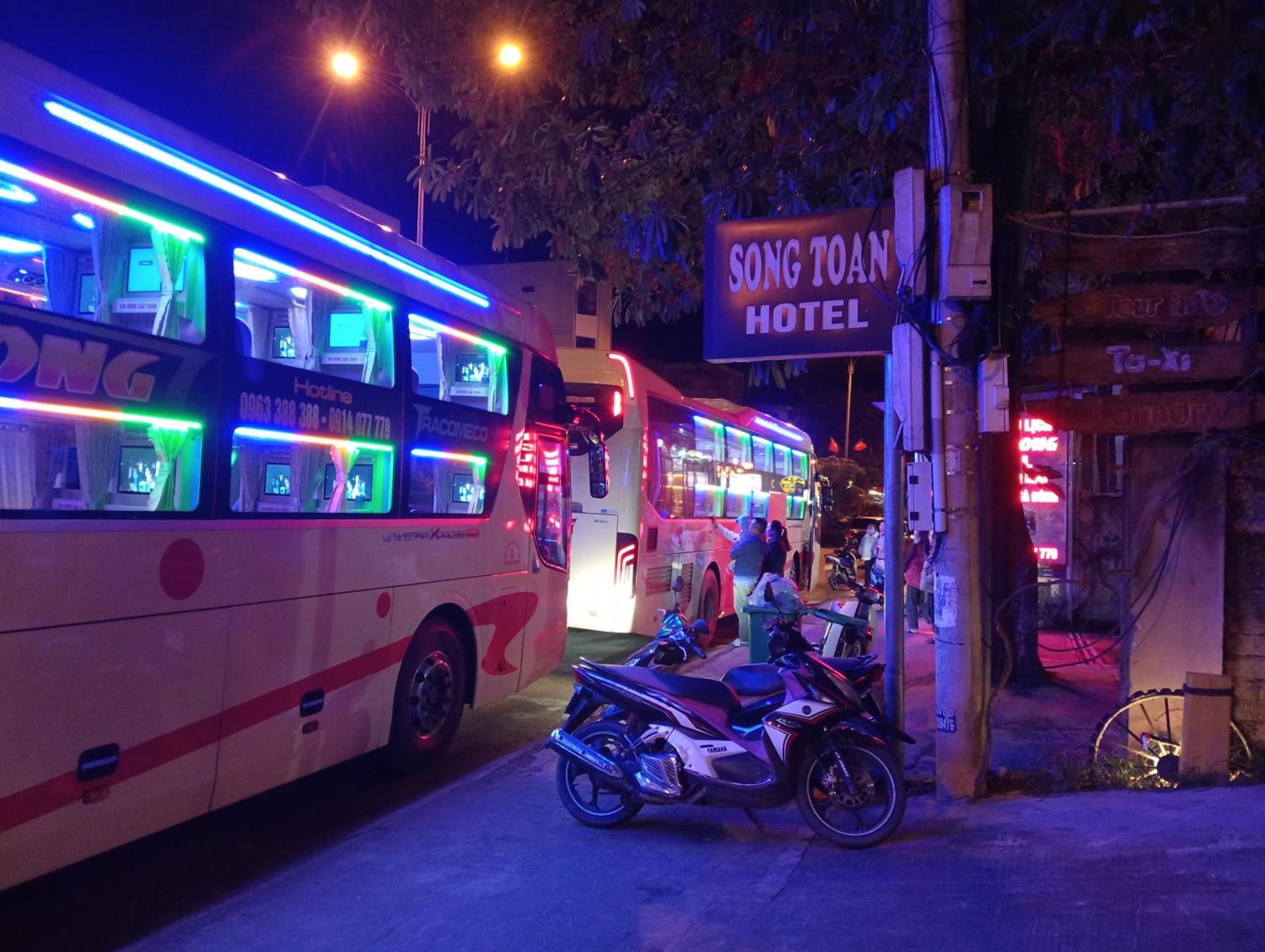 Song Toan Hotel Phong Nha Exteriör bild