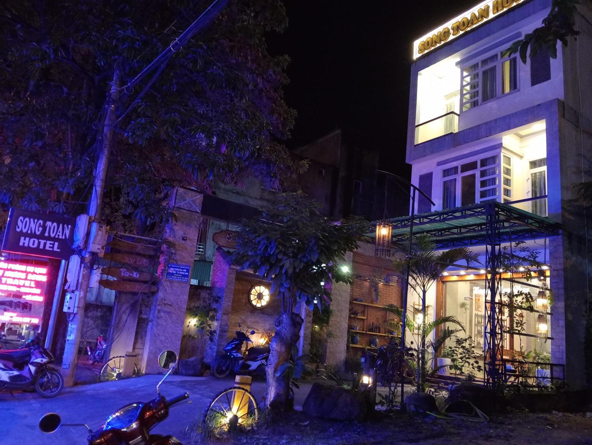 Song Toan Hotel Phong Nha Exteriör bild