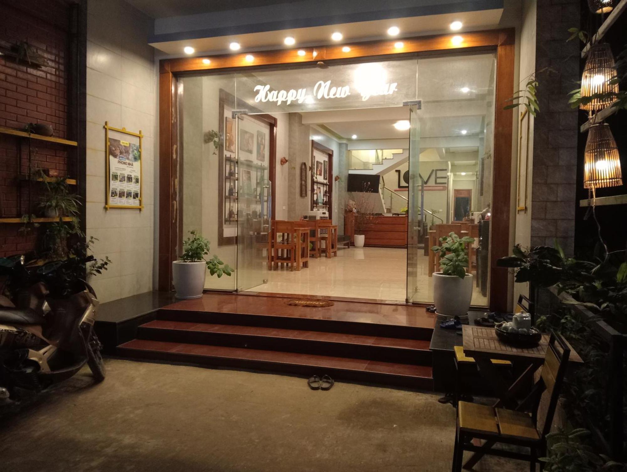 Song Toan Hotel Phong Nha Exteriör bild