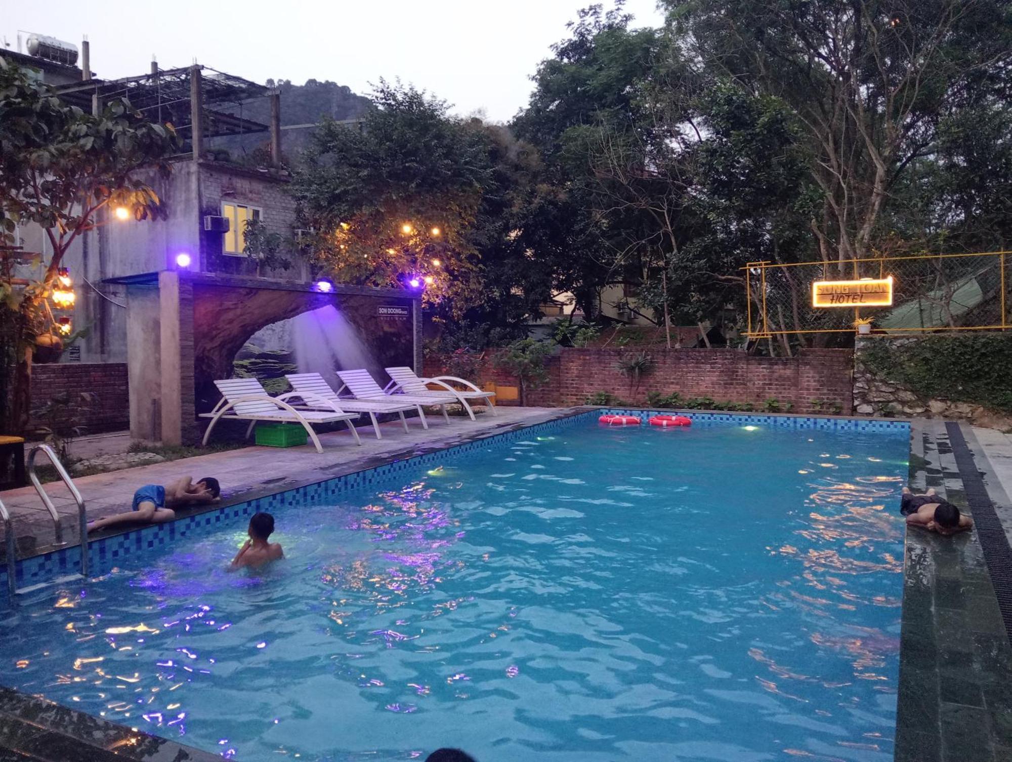 Song Toan Hotel Phong Nha Exteriör bild